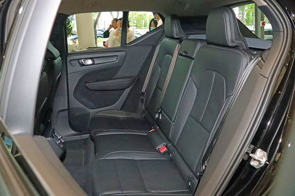 Volvo XC40 T3 與桂綸鎂「首映限定版」熱銷完售，B4/B5 等 MHEV 規格等明年

