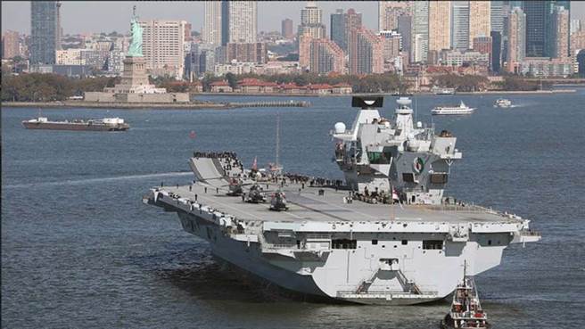 英国皇家海军「伊莉莎白女王」号（HMS Queen Elizabeth，R08）航母的资料照。（英国皇家海军）