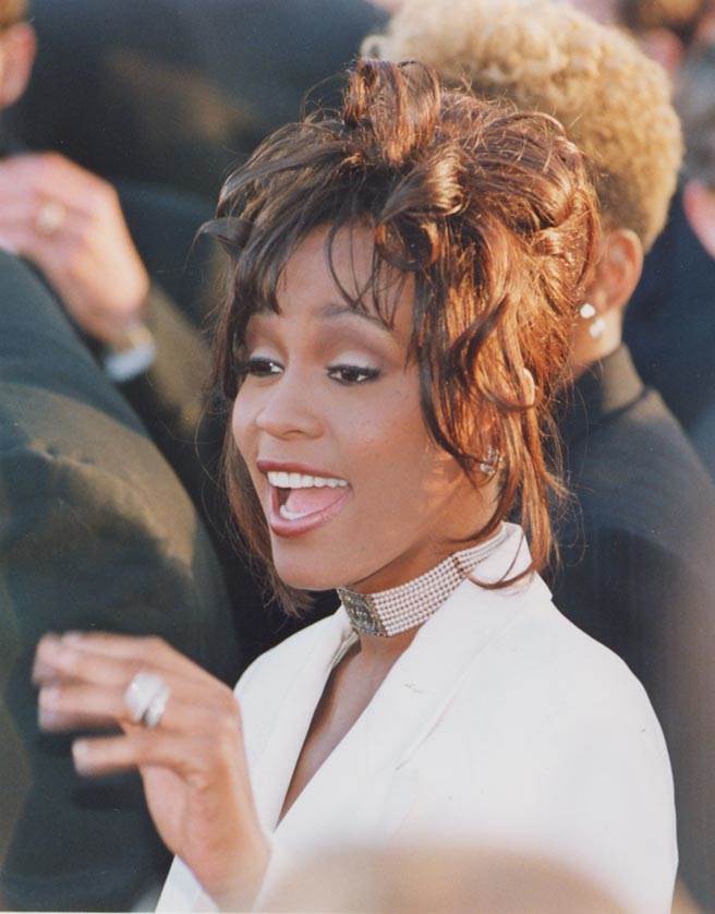 低潮之际，老东家Arista唱片拉了惠妮休斯顿一把，以最高价签约金跟她签下6张专辑的合约。(中时资料照片)

