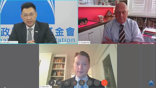 江启臣（上方左）与包道格（上方右）、何瑞恩（下）曾于线上对谈。(摘自国民党智库网站)