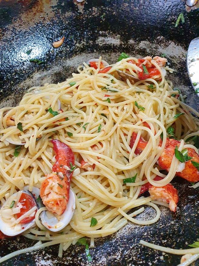 好市多新品「蒜香龙虾义大利麵」成品照曝光，网一看暴动喊，还不买爆？（图／翻摄自脸书,好市多商品经验老实说）