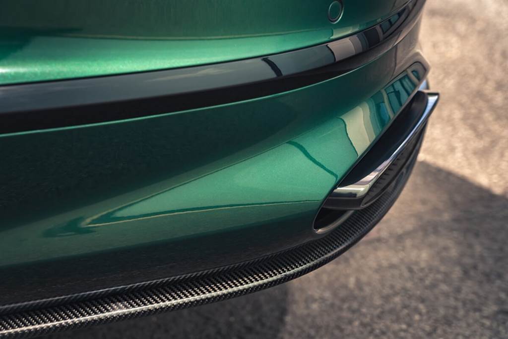 Bentley推出新Flying Spur專用的Styling Specification碳纖維空力升級套件