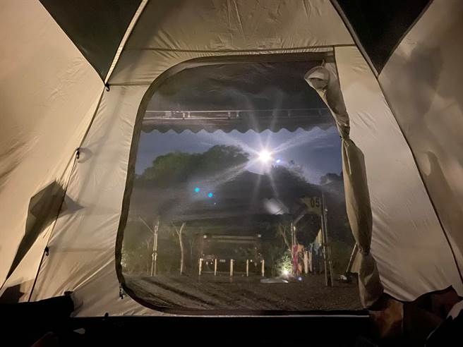 那道强光的主人其实是「月亮」(图/杨安琪授权提供)