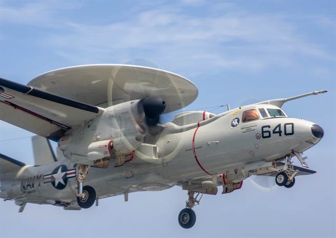 解放军的空警-600酷似美国海军的E-2C「鹰眼」（Hawkeye，见图）预警机。（美国海军）