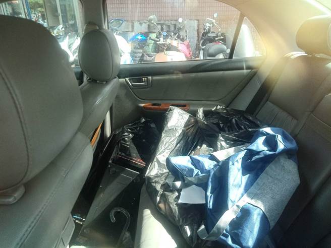 警方在淡水寻获曾搭载过失踪高雄少女的车辆。(戴上容翻摄)