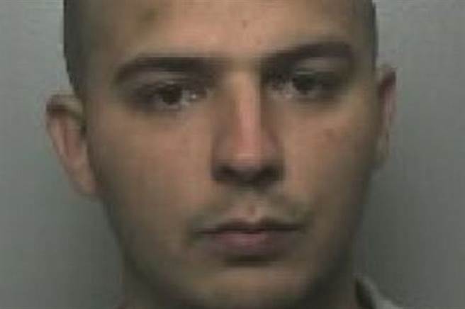 这名英国老公只不过听到妻子与闺蜜聊性爱之事，竟然就立即拖回家暴打。(取自Daily Star)