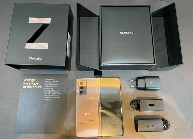 三星Galaxy Z Fold2开箱。（黄慧雯摄）