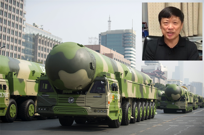 《环球时报》总编辑胡锡进认为美国刻意低估大陆核弹数量有2个目的，一是用以削弱大陆核威慑力量，二是以此做为未来与美俄同步核裁军的基数。图为胡锡进与2019年参加阅兵的东风-41洲际核导弹。（图／新华社合成照）