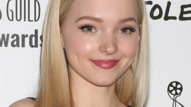 24岁《神盾局特工》女星德芙卡梅隆(Dove Cameron)「全身脱光」泄性感之眼辣翻天（图／shutterstock）