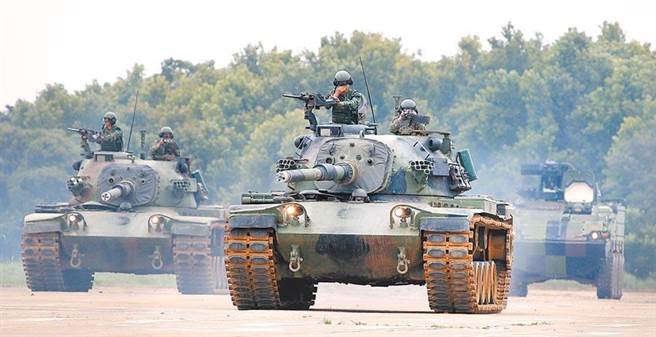 一位阿嬷回忆古寧头战役惨况，希望不要打仗。图为汉光演习北部地区实兵对抗反机降演练。（本报资料照片）