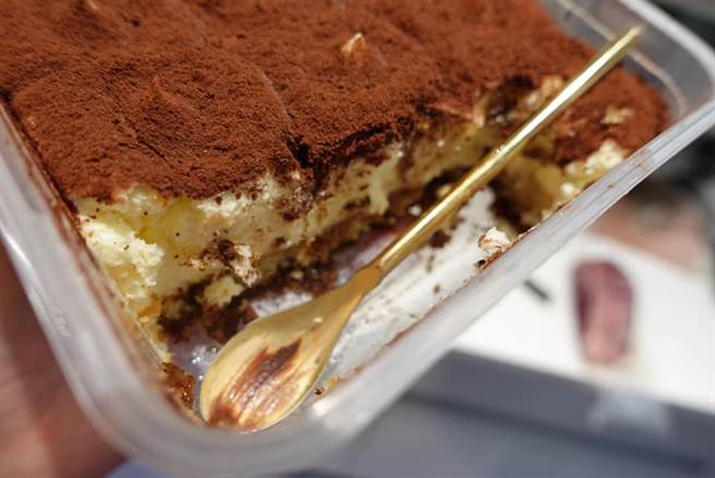 好市多「冷冻提拉米苏」超诱人，绵密口感让6千网友暴动狂喊，买就对了！（图／撷取自好市多商品经验老实说）