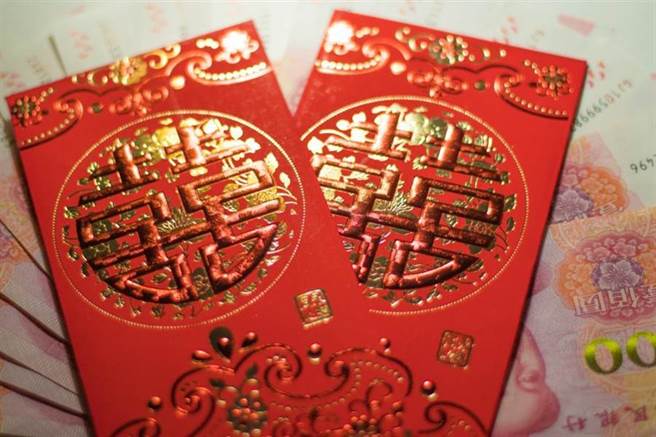 一位网友就好奇，学生时代好朋友结婚「包3600会太少吗？」引起热议。网分析，一个人吃包3600已经够了。(示意图/达志影像)