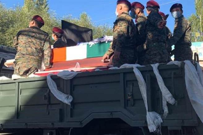 印媒传出印方边界驻军中一名藏族军人在此衝突中死亡，其遗体已被运回。但大陆否认衝突中有伤亡，印度官方亦未证实印军伤亡。（图／微博@南海的浪涛）