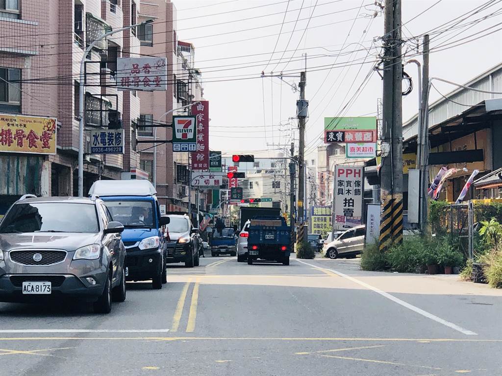 電桿錯落成 海波浪 奇景楊瓊瓔聯手市議員爭取地下化 寶島 中時