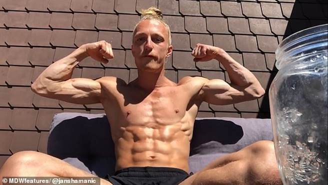 这位运动教练表示，自从使用了「尿液疗效法」，体格的坚实程度大过以前。(取自The Sun News)