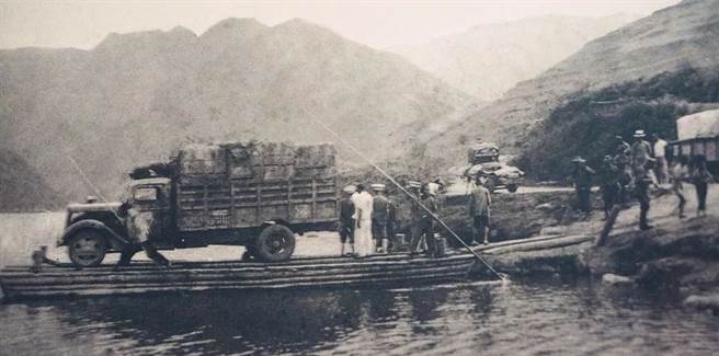 故宫文物南迁先以船运至上海南京，再迁移至汉口与四川，沿途歷经艰险。（图／网路）