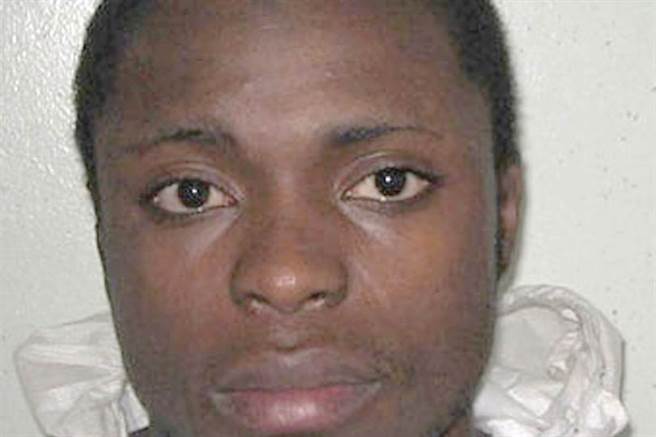 英国的本顿维尔监狱惊传有1名26岁女狱警与强暴犯在牢中做爱。(The Sun News翻摄)