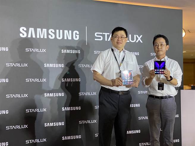 星宇航空董事长张国炜与台湾三星电子总经理李大成。（黄慧雯摄）
