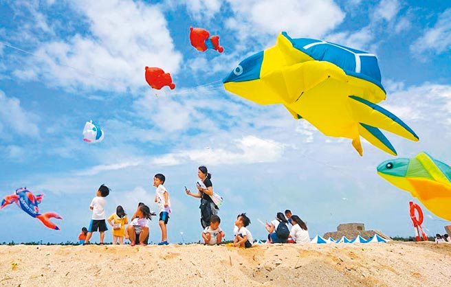 「2020澎湖國際風箏節」一連7天登場，打造風的故事。（澎湖縣政府提供／陳可文澎湖傳真）