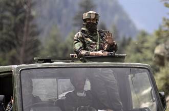 影》印度稱60解放軍拿關刀棍棒與矛越界進逼 還鳴十幾槍威脅