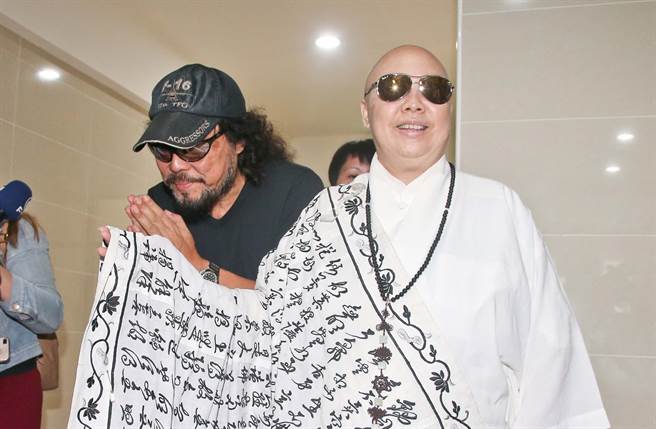 恒述法师为钱与2个弟弟张菲、费玉清彻底反目。(本报系资料照)