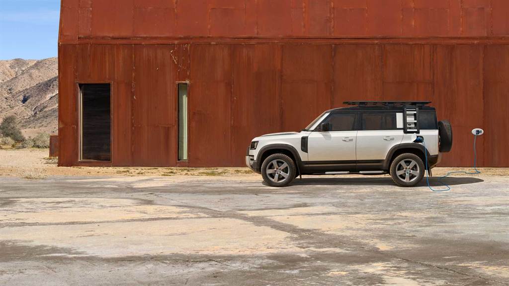 純電模式最高行駛43.2公里，Land Rover Defender 110 PHEV 規格亮相