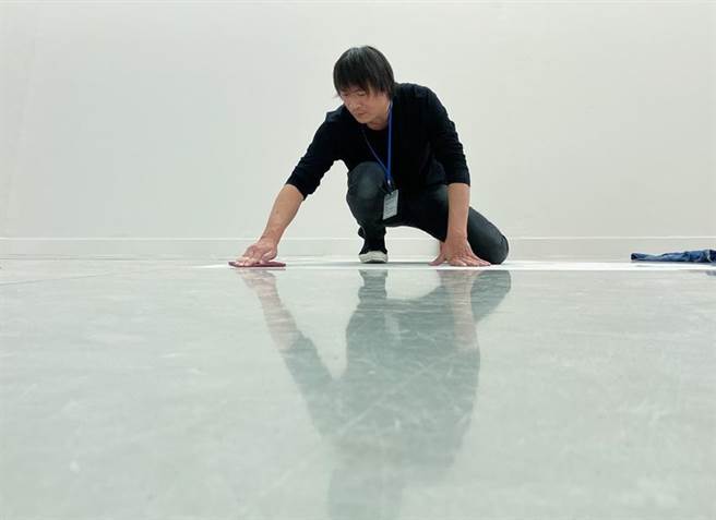 台灣觀念藝術代表藝術家賴志盛，即將於高雄金馬賓館當代美術館舉辦個展《繞梁》。圖／永添藝術提供