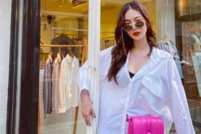 曾之乔衬衫透出邪恶小可爱 3种初秋性感穿搭公开（图／IG@chiaochiaotzeng）