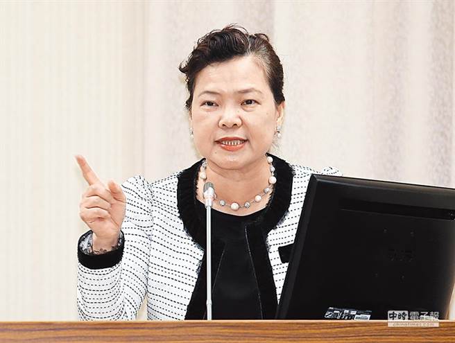 經濟部長王美花呼籲，民眾應避免購買裸裝與塑膠袋裝的口罩，以免踩雷 (圖／本報資料照)