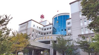 警儿靠爸耍淫威 性侵同学2年