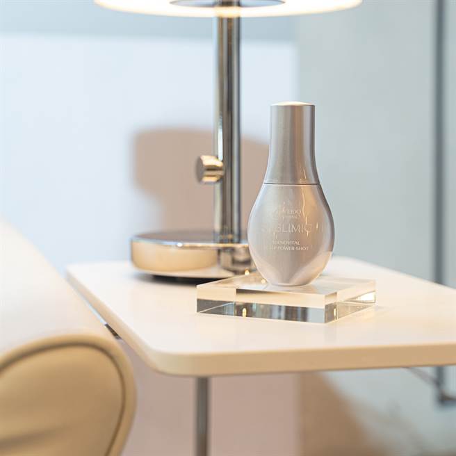 活耀未来无限肌能精粹中含「髮肌源活耀技术」唤活髮肌源能量，启动养髮关键，打造强韧健康的育髮环境。（图／品牌提供）