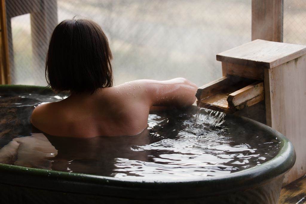日本人為何能接受大眾全裸共浴？老司機揭密（示意圖／達志影像）