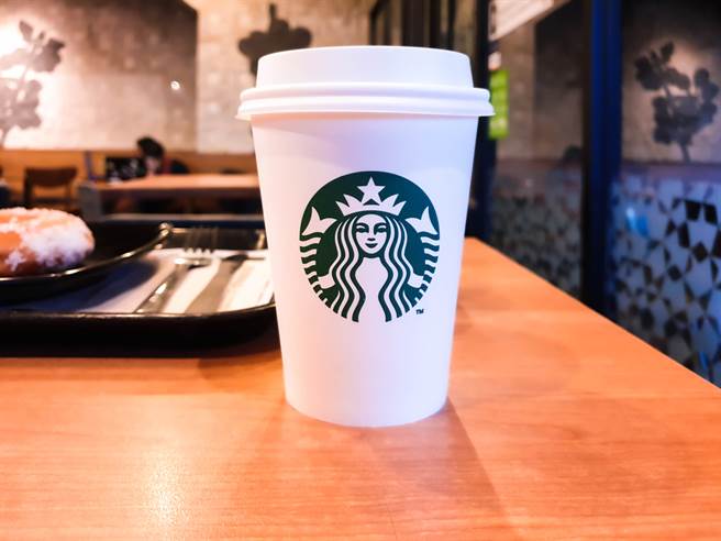 星巴克饮料眾多，常让人选择困难，让网友好奇询问，最好喝的饮料是？引发网友讨论，眾人狂推「那提系列」直呼，找不到比星巴克更好喝的抹茶那提。（示意图／Shutterstock）