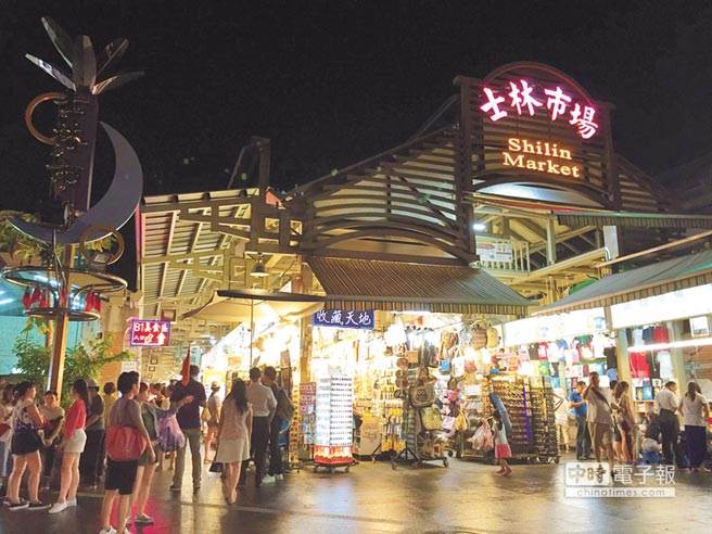 士林夜市是台北市知名觀光聖地之一，吸引許多海內外遊客朝聖 (圖／本報資料照)
