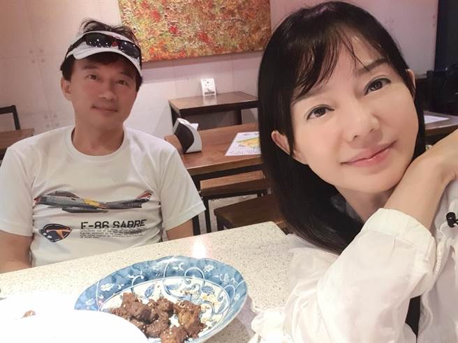 狄莺和孙鹏的婚姻路走得很戏剧性。（图／FB@狄莺）