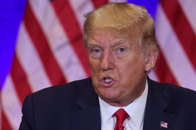 美国总统川普9月13日在内华达州拉斯维加斯和支持者对话的神情。（路透）