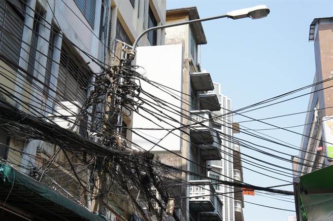 宜兰县员山乡2017年发生一起路灯被偷接漏电，一名男子被电死意外。家属认为乡公所怠忽职守，提起国赔，但宜兰地院判家属败诉，原因是遭偷接电部位属于台电维护范围。（示意图，达志影像/shutterstock）