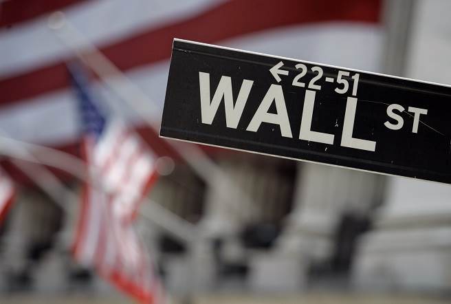 美股拋售近尾聲，華爾街分析師警告：總統大選是變數。(美聯社資料照)
