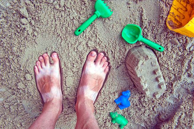 脚背上狂冒褐色斑点惊染怪病？同症状网友哭喊：没救了(示意图/达志影像)