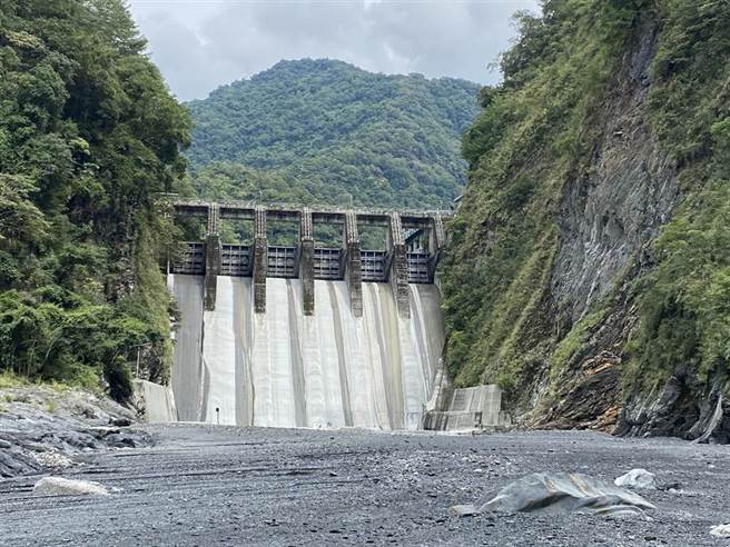 南投縣仁愛武界露營13日遭上游台電水壩異常排洪沖走。(中時資料庫)