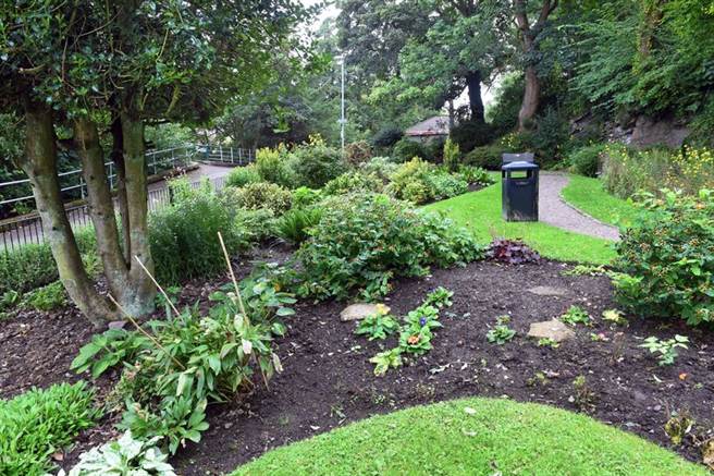 苏格兰斯特灵郡的莱格山公园，惊有人在进行拍摄色情片的活动。(Sun News翻摄)