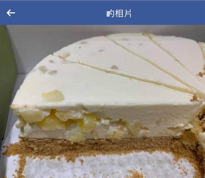 好市多推出新甜点「柠檬苹果乳酪蛋糕」，侧切面可见厚实绵密的乳酪之间，夹杂着大量的苹果丁，超有诚意的用料，引发网友暴动。（图／翻摄自好市多商品经验分享区）