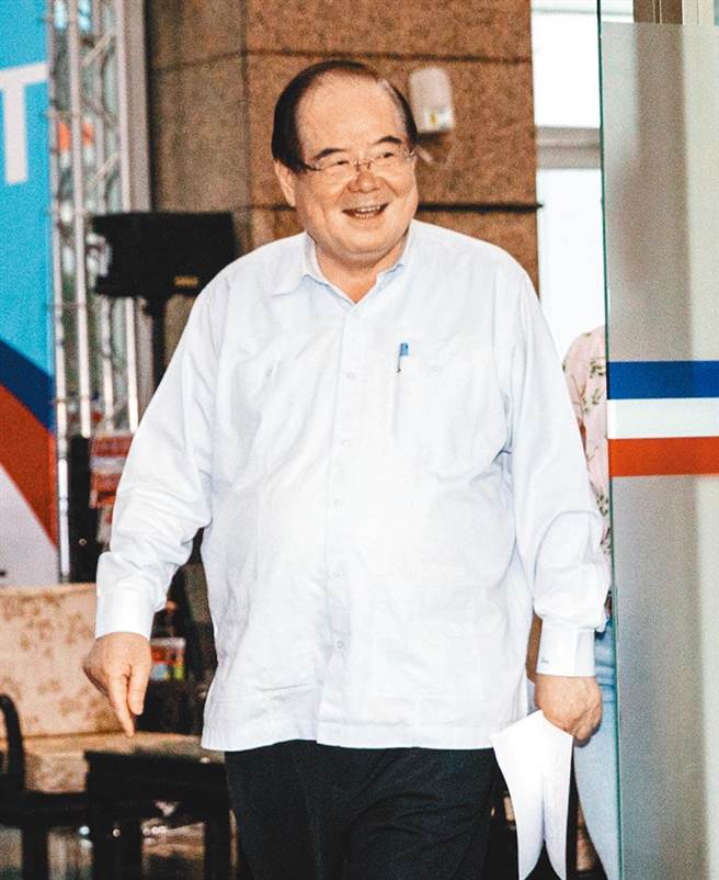 国民党将于7月改选党主席，包括现任党主席江启臣在内，至今没有人正式表态参选，对此国民党秘书长李乾龙今天接受媒体专访时主张，江启臣应争取连任党主席好帮国民党打赢2022选战。（本报资料照）