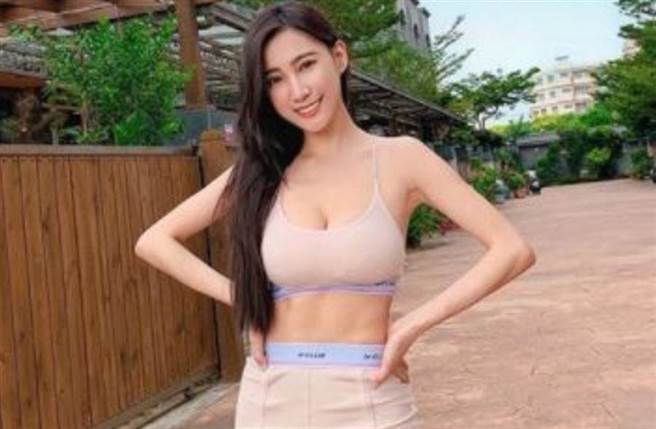 前空姐璇璇以火辣身材走红，近日身穿性感居家服就出门逛超市。（图／IG@xuanxuantw）