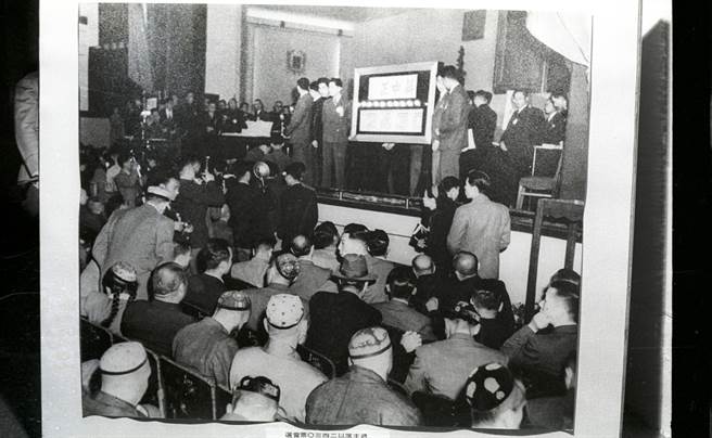 1948年4月，南京，第一届国民大会─蒋中正主席以2430票当选中华民国总统。（本报系资料照片）