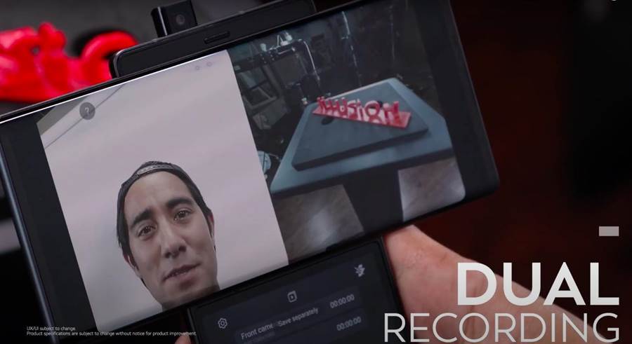 LG WING能運用3200萬畫素的彈出式鏡頭及其中一顆主鏡頭,在Swivel模式下即能進行雙鏡頭錄影。(翻攝直播畫面)