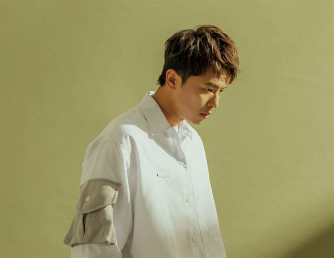 小鬼惊传滑倒撞到头猝逝，医：千万别小看跌倒致命警讯。(图/摘自黄鸿升脸书)