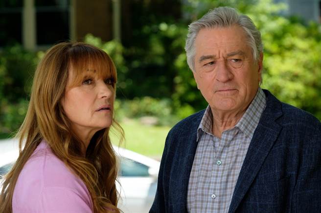 美魔女珍西摩儿在片中和劳勃狄尼洛大谈高龄罗曼史。（甲上娱乐提供）