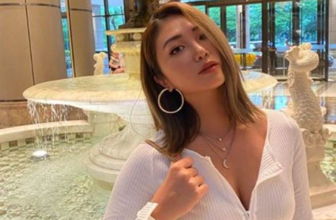 梁子淇身穿豹纹泳装参加泰国S2O泼水音乐文化节，以性感美胸辣翻全场。（图／IG@viviana_weiwei）