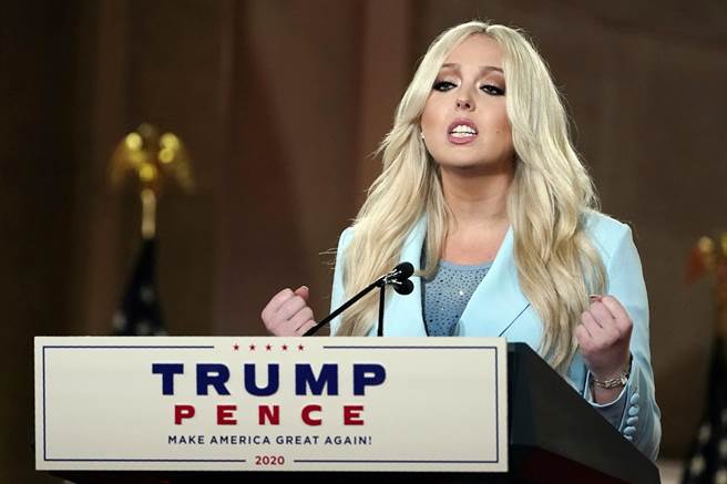 川普前律师柯恩的爱女莎曼珊爆料川普一辈子待小女儿蒂芬妮如屎，蒂芬妮先前为川普站台演说，只是希望和川普拉近距离。（图／美联社）